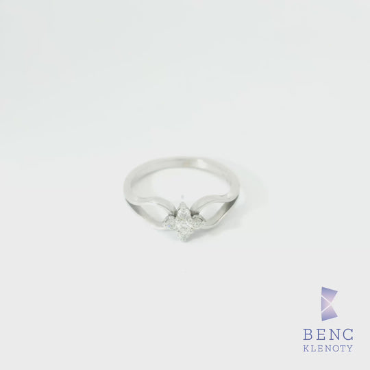 Prsten z bileho zlata s drobnymi diamanty – jemna kazdodenni elegance

