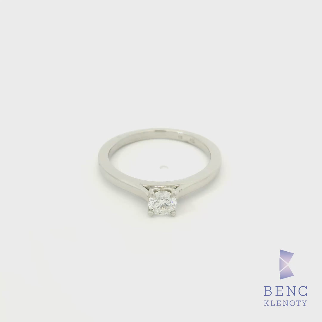 Soliterni prsten s diamantem