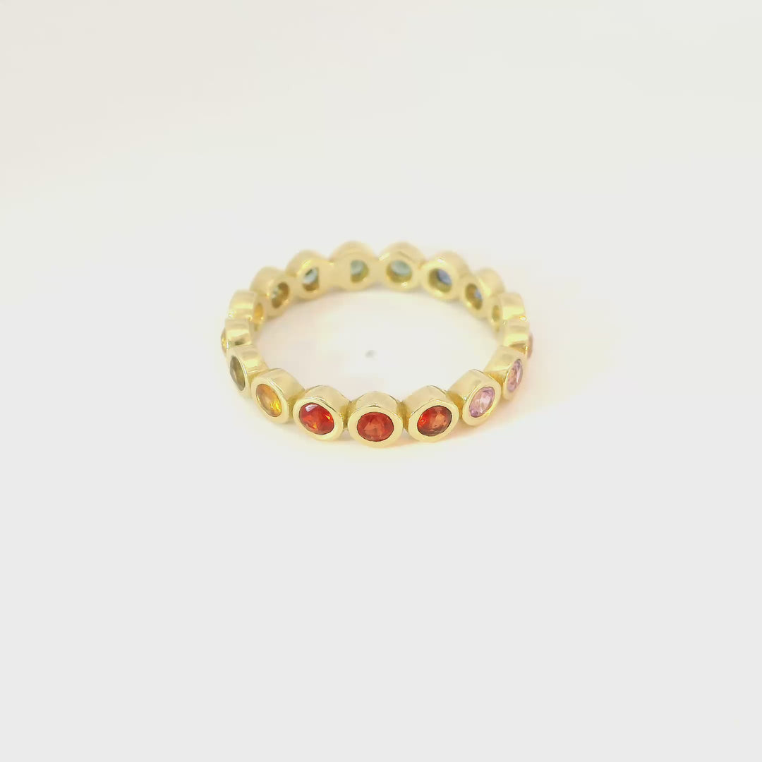 Zlaty prsten s barevnymi safiry